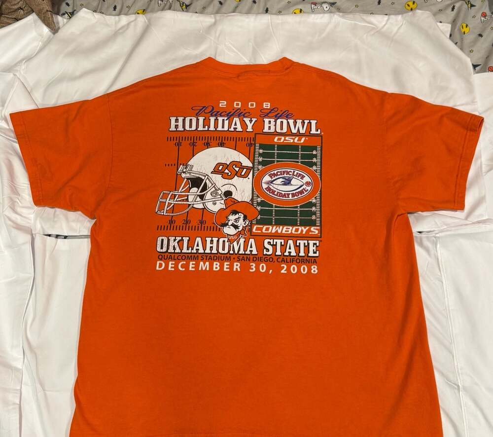 Vintage 2008 Oklahoma State University Cowboys Pacific Life Holiday Bowl T-Shirt